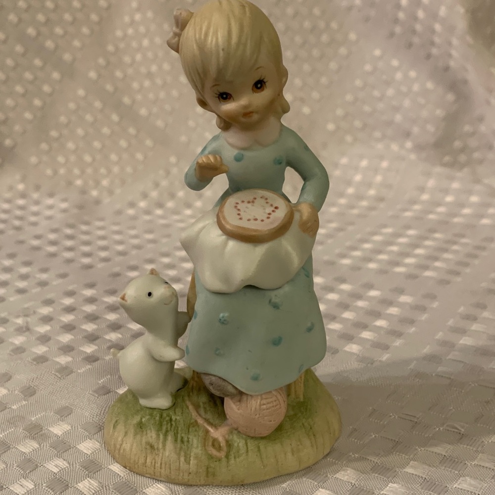 Vintage Lefton porcelain figure of little girl with a kitten, 5 inches tall.